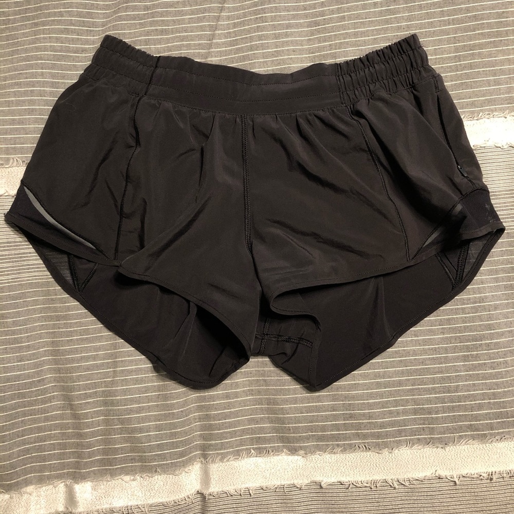 Lululemon black hotty hot short